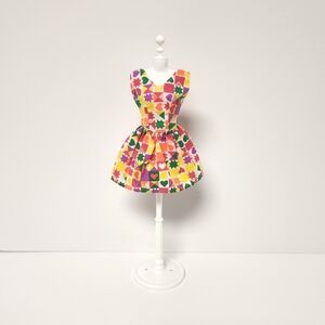 5/$20  1996 Barbie 6 Fashions Dress